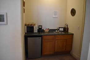 Hermann Crown Suites
