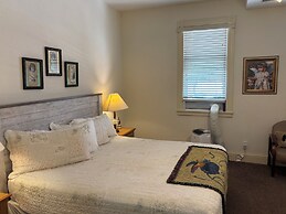Hermann Crown Suites