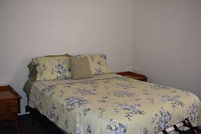 Hermann Crown Suites