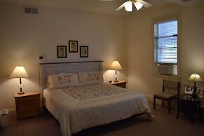 Hermann Crown Suites