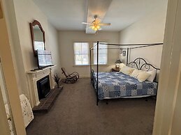 Hermann Crown Suites