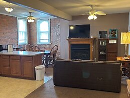 Hermann Crown Suites