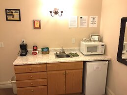 Hermann Crown Suites