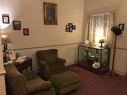 Hermann Crown Suites
