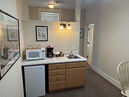 Hermann Crown Suites