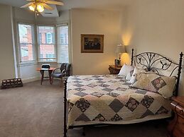Hermann Crown Suites