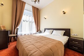 Solo Panorama Palace Square