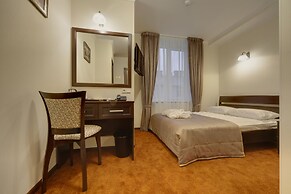 Solo Panorama Palace Square