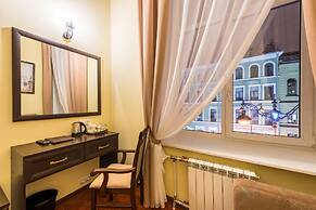 Solo Panorama Palace Square