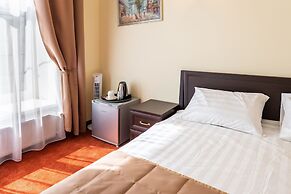 Solo Panorama Palace Square