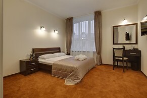 Solo Panorama Palace Square