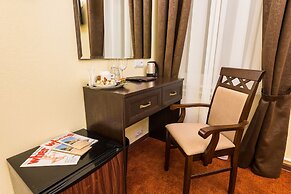 Solo Panorama Palace Square