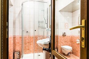 Solo Panorama Palace Square