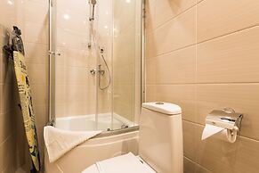 Solo Panorama Palace Square