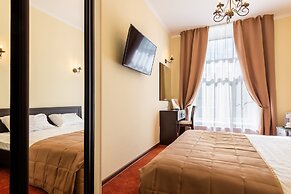 Solo Panorama Palace Square