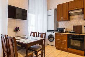 Solo Panorama Palace Square