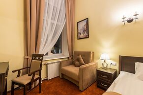 Solo Panorama Palace Square