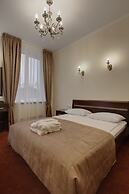 Solo Panorama Palace Square