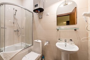 Solo Panorama Palace Square