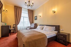 Solo Panorama Palace Square