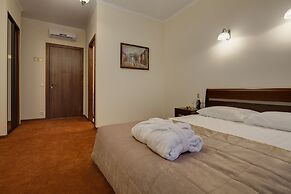 Solo Panorama Palace Square