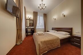 Solo Panorama Palace Square