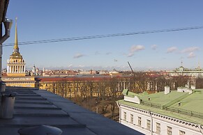 Solo Panorama Palace Square