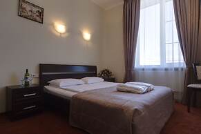 Solo Panorama Palace Square