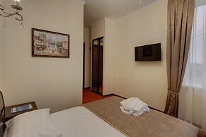 Solo Panorama Palace Square