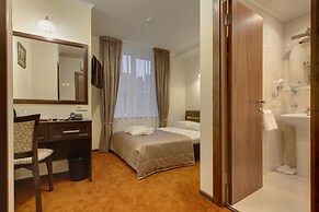 Solo Panorama Palace Square