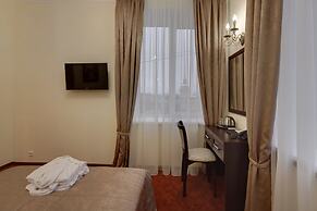 Solo Panorama Palace Square