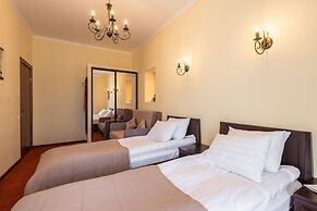 Solo Panorama Palace Square