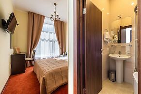 Solo Panorama Palace Square