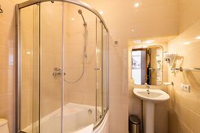 Solo Panorama Palace Square