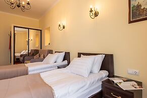 Solo Panorama Palace Square