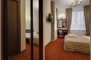 Solo Panorama Palace Square