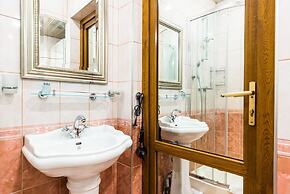 Solo Panorama Palace Square