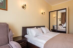 Solo Panorama Palace Square