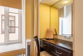 Solo Panorama Palace Square