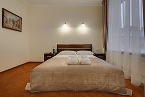 Solo Panorama Palace Square