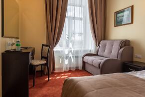 Solo Panorama Palace Square