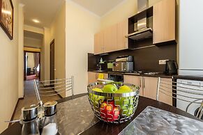 Solo Panorama Palace Square