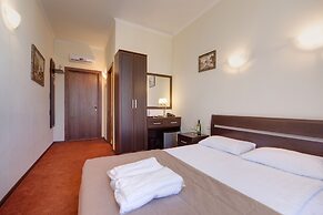 Solo Panorama Palace Square