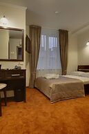 Solo Panorama Palace Square