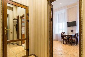 Solo Panorama Palace Square