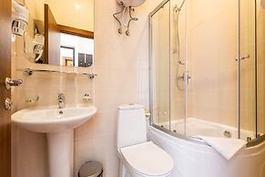 Solo Panorama Palace Square