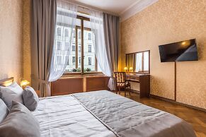 Solo Panorama Palace Square