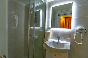 Joker Side Hill Suite Hotel