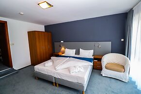 Hotel Yacht Wellness & Business