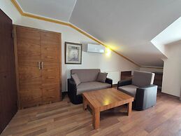 Dinara Hotel